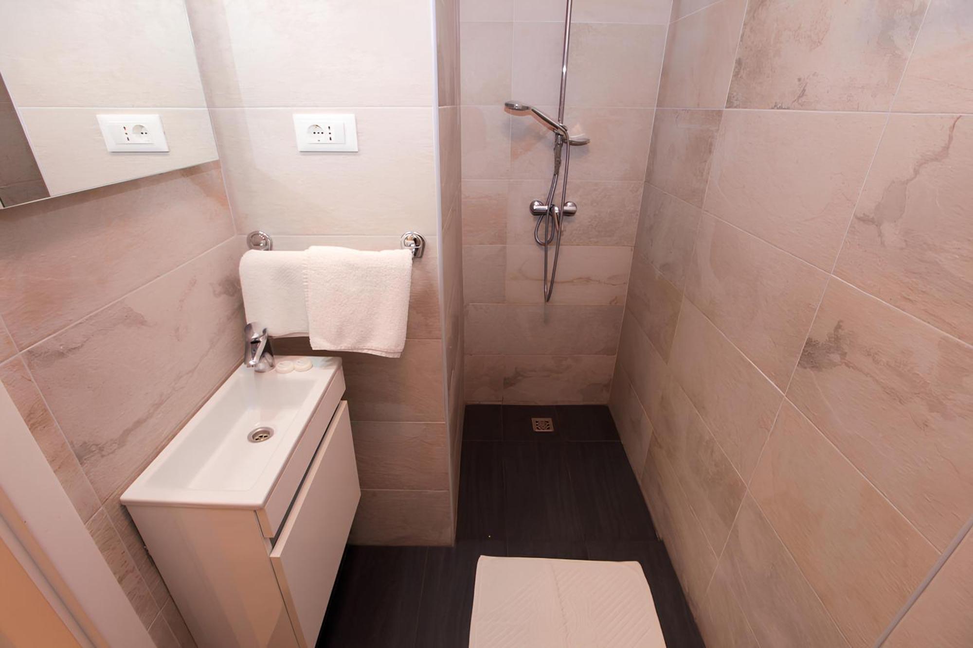 Accommodation Ventus Baska Voda Bagian luar foto